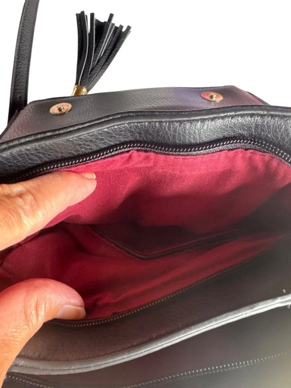 Kate Spade New York Black PebbledLeather Tassel Crossbody Bag Classic Style